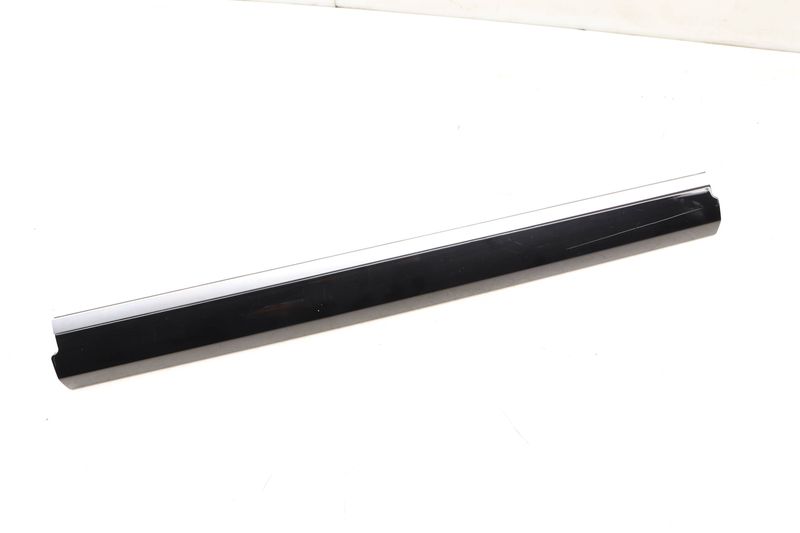 Dash Panel Trim / Molding 7P5857222P — Used (SKU 485204)