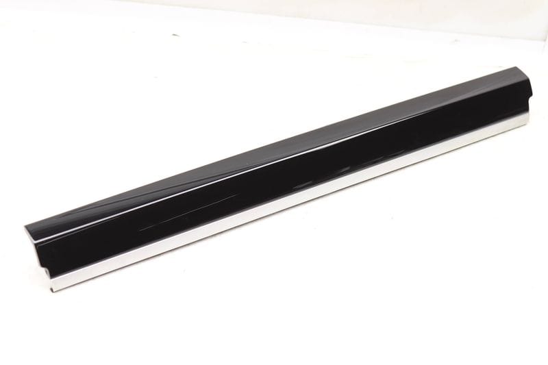 Dash Panel Trim / Molding 7P5857222P — Used (SKU 547594)