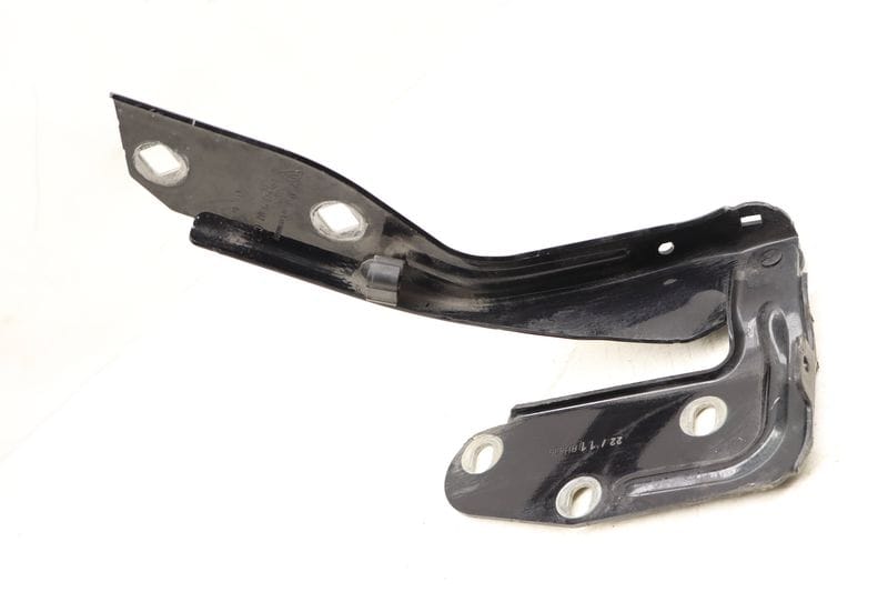 Hood Hinge 7P5823302C — Used (SKU 527742)