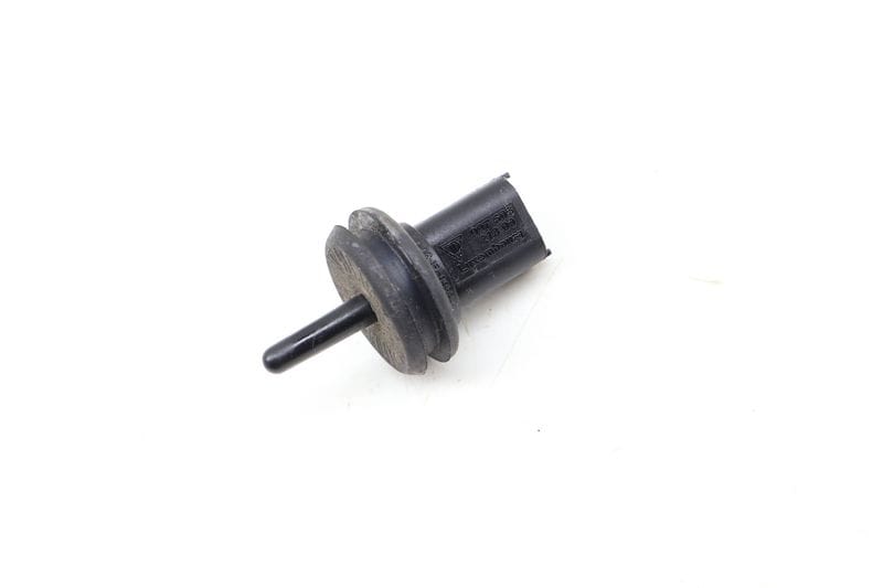 Air Intake Temperature Sensor 7P5906088 — Used (SKU 686240)