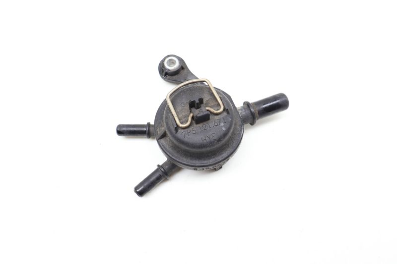 Coolant Bleeder Valve 7P5121671 — Used (SKU 686220)