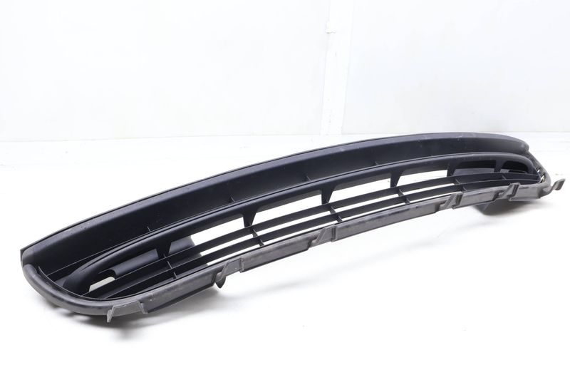 Center Bumper Grille 97050554100 — Used (SKU 686444)
