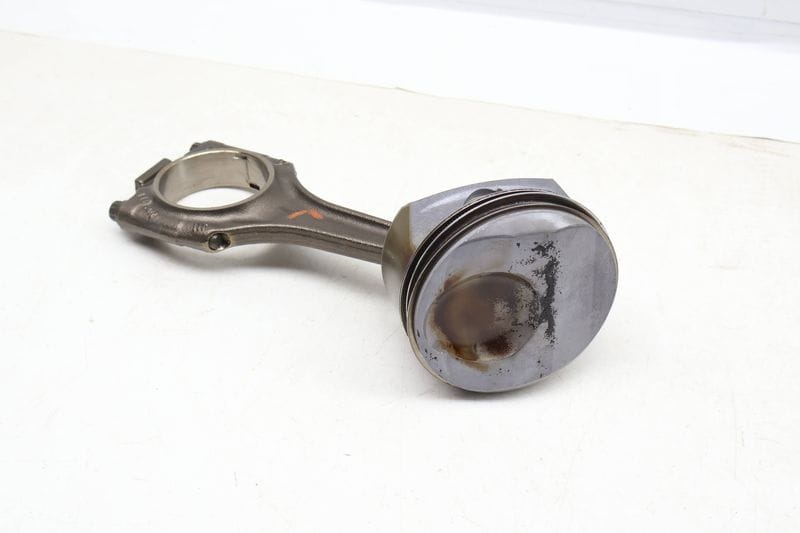 Piston / Connecting Rod 94810305722 — Used (SKU 686536)