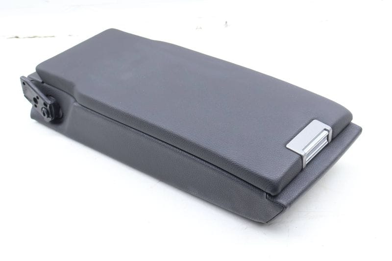Seat Armrest / Arm Rest (CENTER) 97052260100 — Used (SKU 686327)