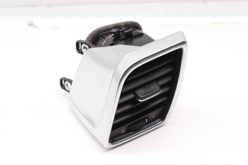 Dash Air Vent 97055213201 — Used (SKU 601918)