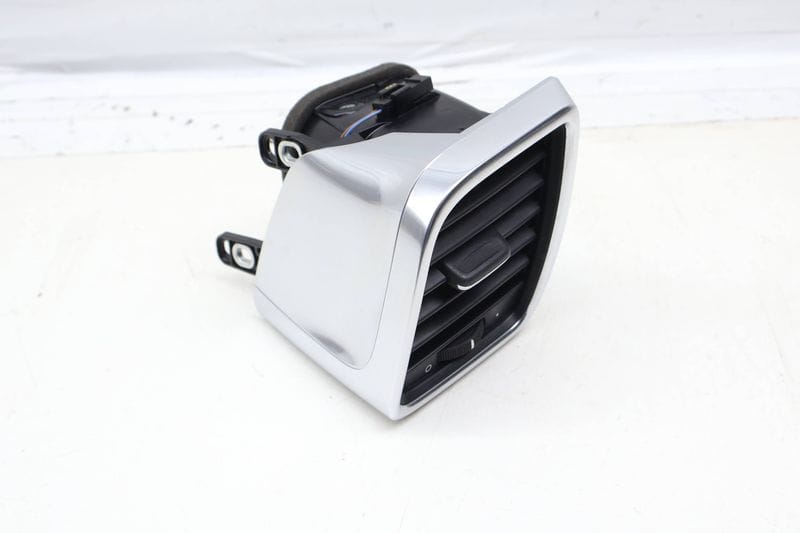 Dash Air Vent 97055213201 — Used (SKU 686337)