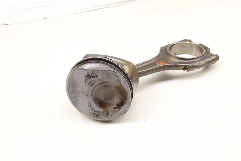 Piston / Connecting Rod 94810305822 — Used (SKU 686544)