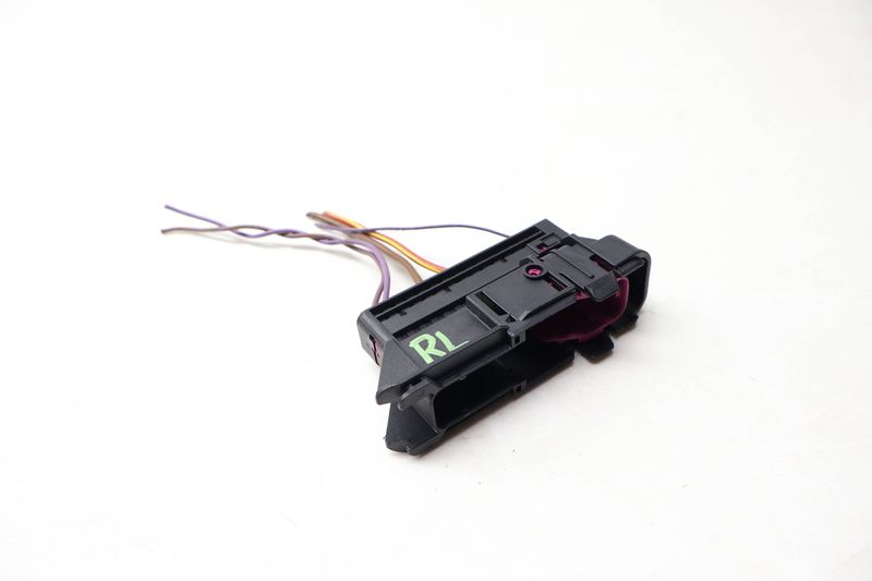 28-PIN Wiring Harness Connector / Pigtail 1K0937722D — Used (SKU 725287)
