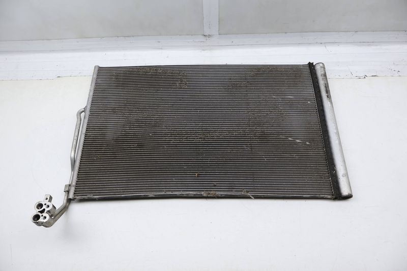 AC Condenser 7P0820411A — Used (SKU 725724)