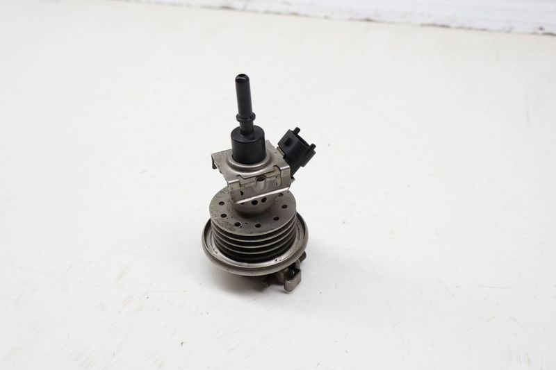 Diesel Exhaust Fluid / Def Injector 4H0131113A — Used (SKU 725438)