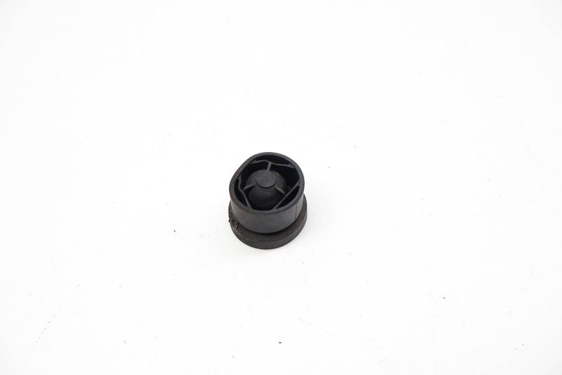 Engine Cover Grommet / Mount 06A103226 — Used (SKU 725707)