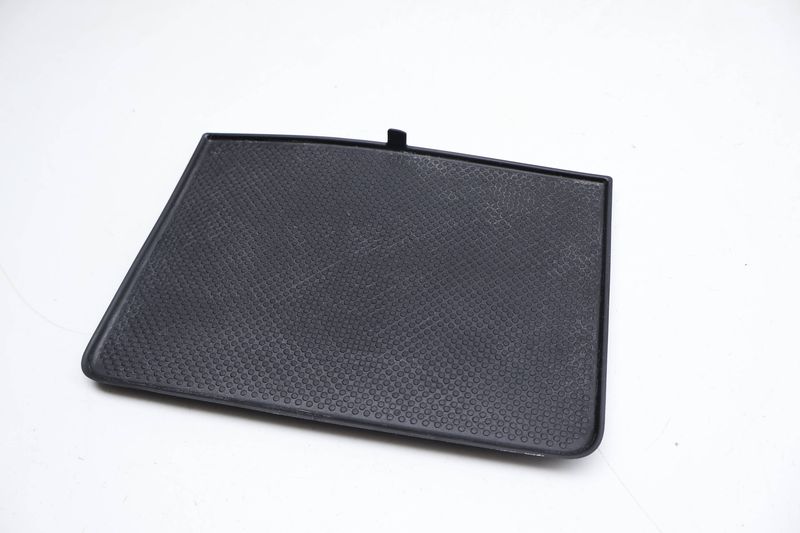 Armrest Storage Bin Insert 7P6862145 — Used (SKU 725353)