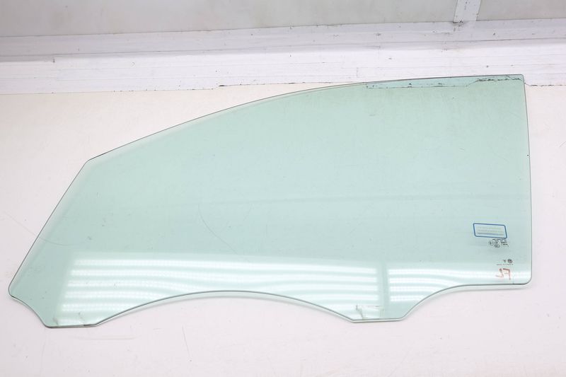 Door Window Glass 7P6845021B — Used (SKU 725722)