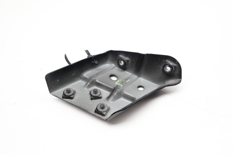 Fender Mount / Bracket 7P6821151A — Used (SKU 725504)