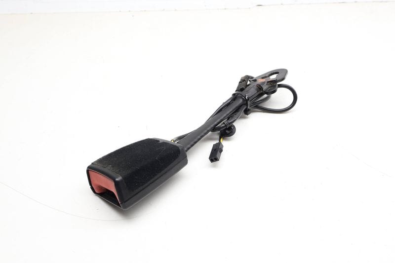 Seat Belt Buckle / Receiver 7P0857755 — Used (SKU 725369)