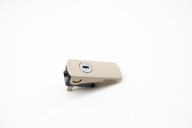 Glove Box Handle / Lock Cylinder 7P6857148 — Used (SKU 725211)