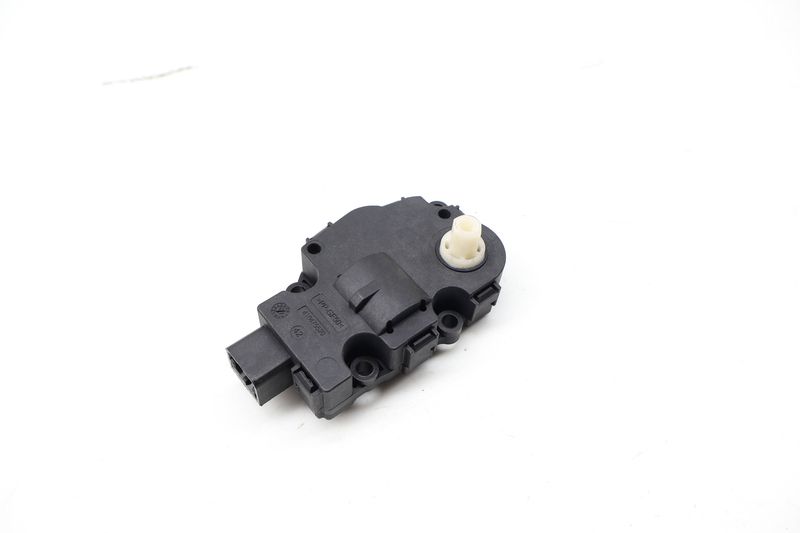 HVAC Flap / Servo Air Motor / Actuator 7P0907511 — Used (SKU 725691)