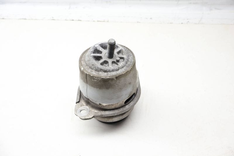 Engine / Motor Mount 7P6199131D — Used (SKU 725535)
