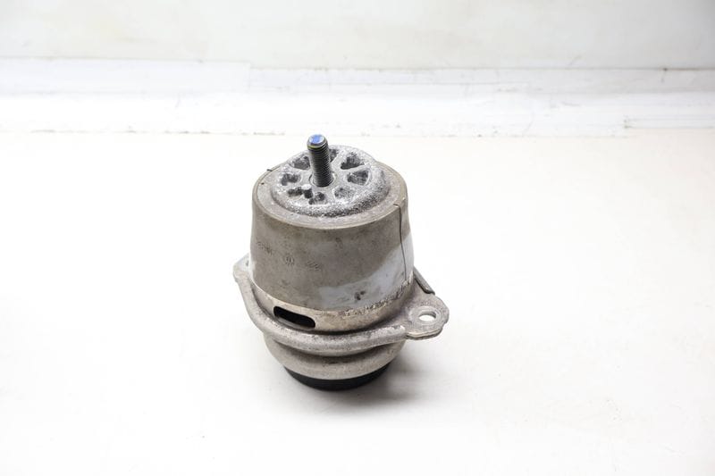 Engine / Motor Mount 7P6199131D — Used (SKU 725536)