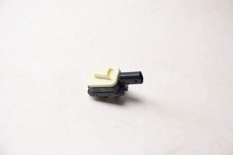 Impact / Crash Sensor 7P0959354 — Used (SKU 725288)
