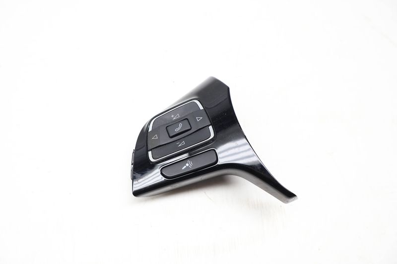 Steering Wheel Control Switch / Button 7P6959537 — Used (SKU 725194)
