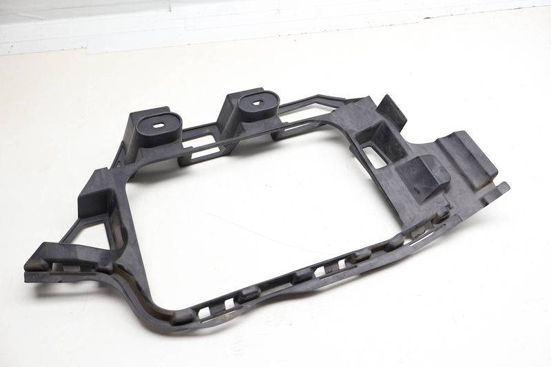Bumper Guide / Mount Bracket 7P6807393A — Used (SKU 725415)