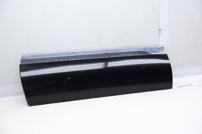Lower Door Molding / Blade 7P6854949H — Used (SKU 725569)