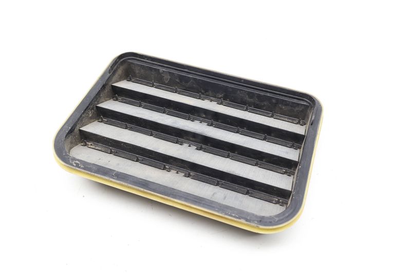 Quarter Panel Vent Trim 7PP819181A — Used (SKU 725372)