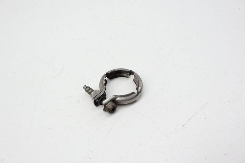 Turbo Air Pipe Clamp 070131548C — Used (SKU 725543)
