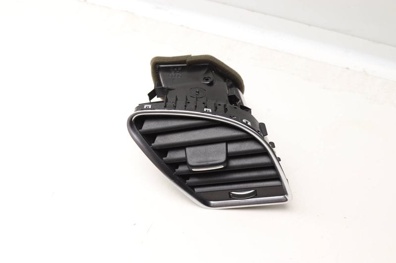 Dash Air Vent 8T1820902G — Used (SKU 602778)