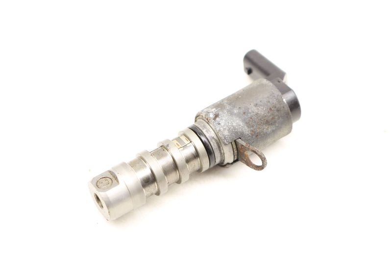 Cam / Camshaft N205 Valve Solenoid 06E109257N — Used (SKU 487057)