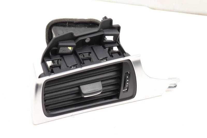 Dash Air Vent w/ Trim 4G1820901C — Used (SKU 439668)