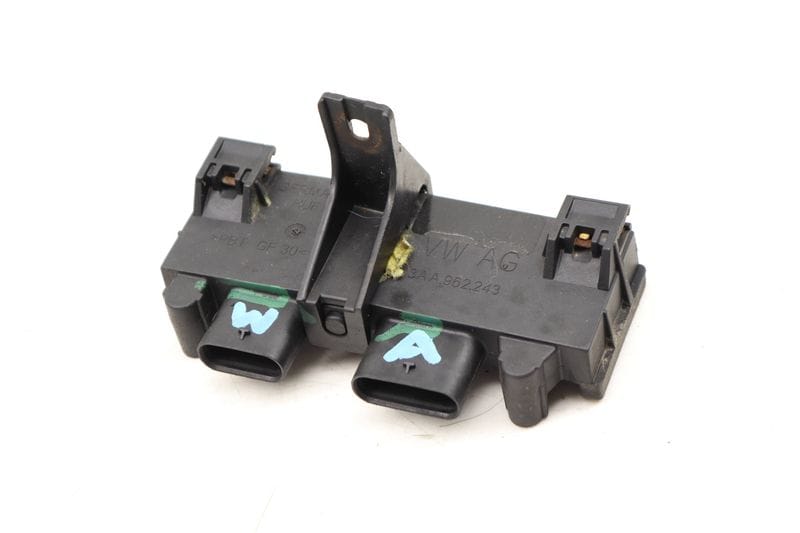 Trunk Control Module 3AA962243 — Used (SKU 487029)