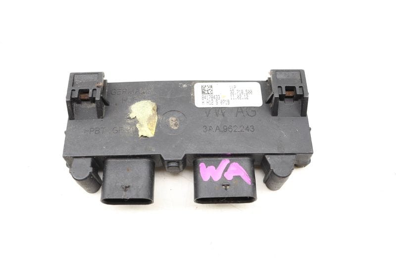 Trunk Control Module 3AA962243 — Used (SKU 498132)