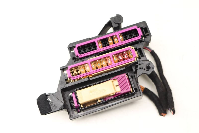 Fuse Box / Holder 8K0971846 — Used (SKU 497133)