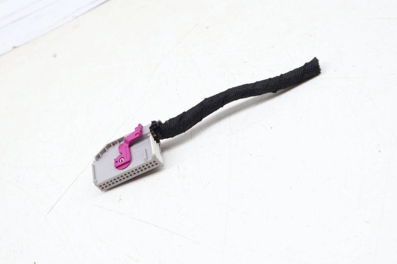 32-PIN Instrument Cluster Wiring Harness Connector / Pigtail 1J0972977G — Used (SKU 682987)
