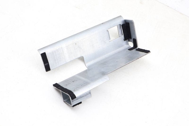 Battery Holder Clamp / Bracket 7L0801387D — Used (SKU 683086)