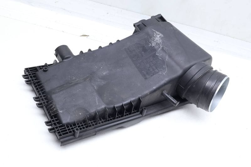 Engine Air Filter Housing / Box - Upper Half 7L6129601BB — Used (SKU 683126)