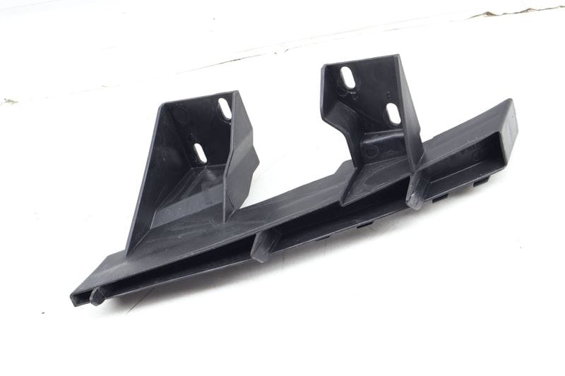 Bumper Mount / Bracket 4L0807334A — Used (SKU 683130)