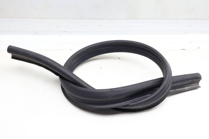 Rain Tray Weather Stripping / Seal 4L0823723 — Used (SKU 683179)