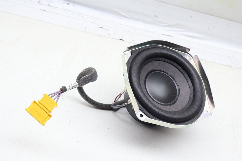 Bose Speaker / Subwoofer 4L0035382B — Used (SKU 682995)