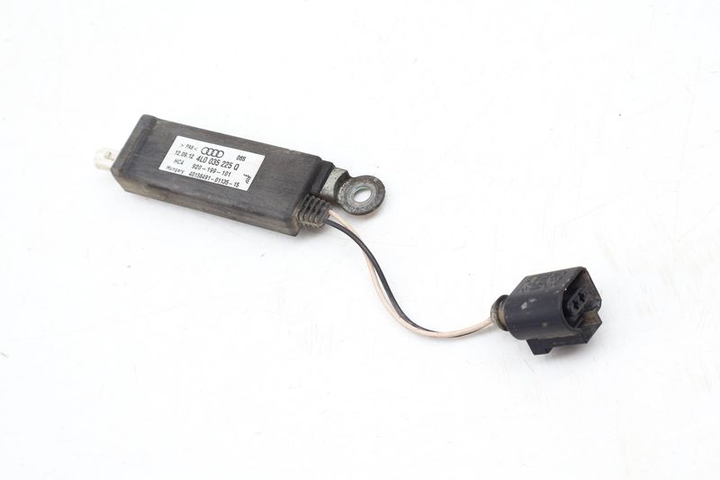 Upper Antenna Booster 4L0035225Q — Used (SKU 683066)