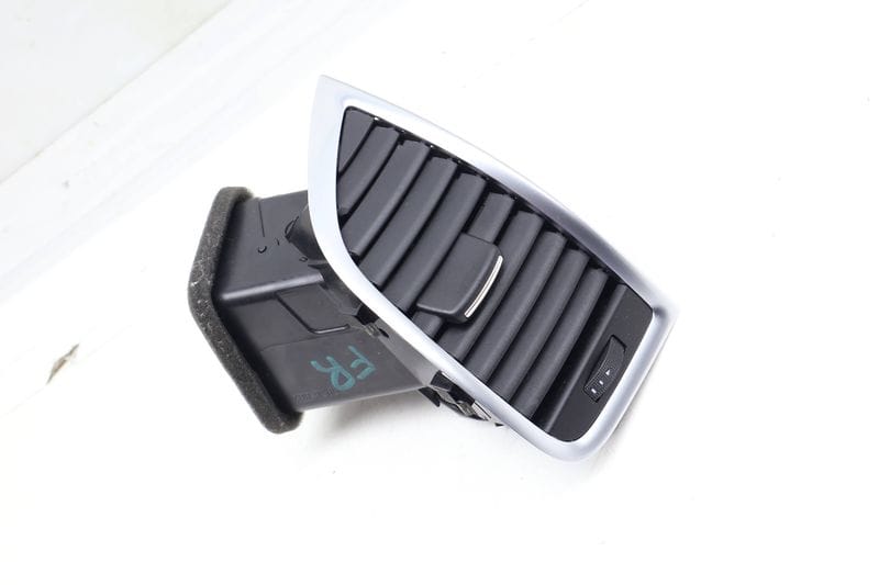 Dash Air Vent 4L0820902T — Used (SKU 682983)