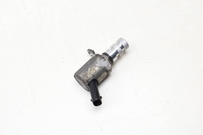Cam / Camshaft Adjustment Oil Solenoid 06E115243G — Used (SKU 634462)