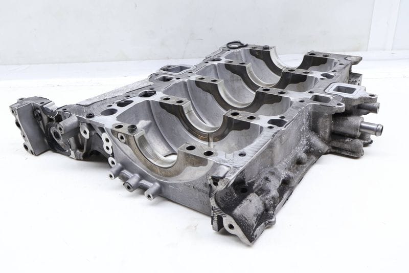 Crankshaft Mount / Lower Engine Block 079103032 — Used (SKU 634611)