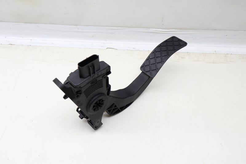 Gas Pedal / Accelerator Module 4F1723523D — Used (SKU 634329)