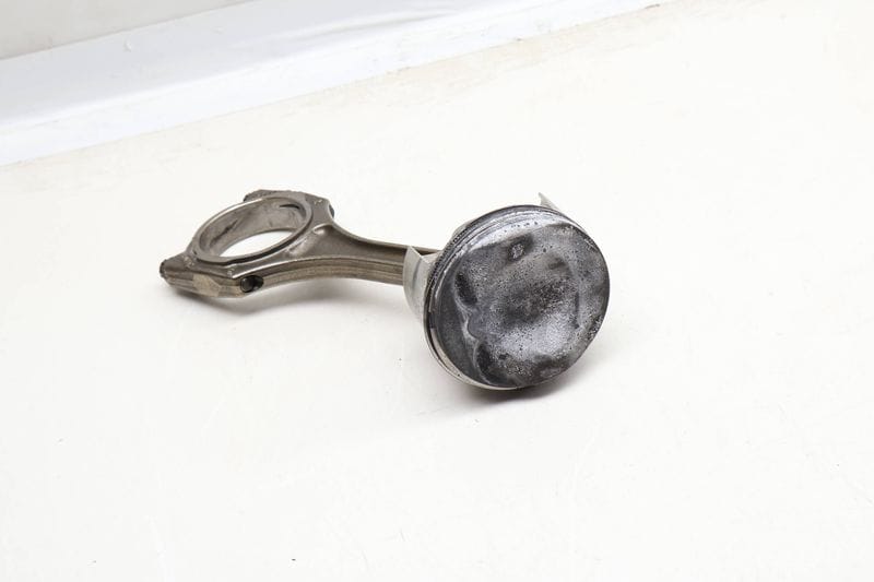Piston w/ Connecting Rod 079107065CS — Used (SKU 634775)
