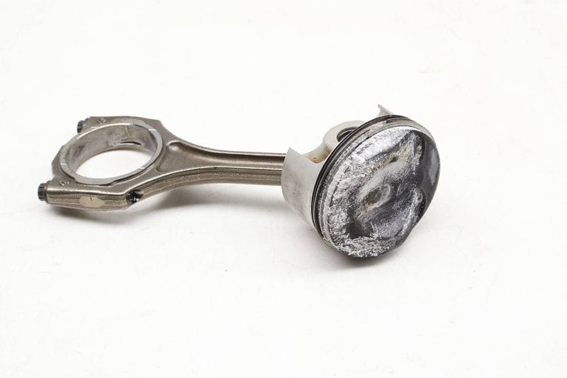 Piston w/ Connecting Rod 079107066CS — Used (SKU 634779)