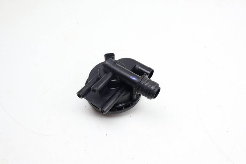 Leak Detection Pump / Pressure Switch 8K0906253E — Used (SKU 710078)
