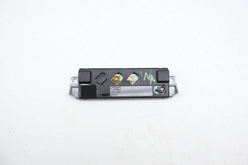 Antenna Booster 8T0035225AA — Used (SKU 709800)